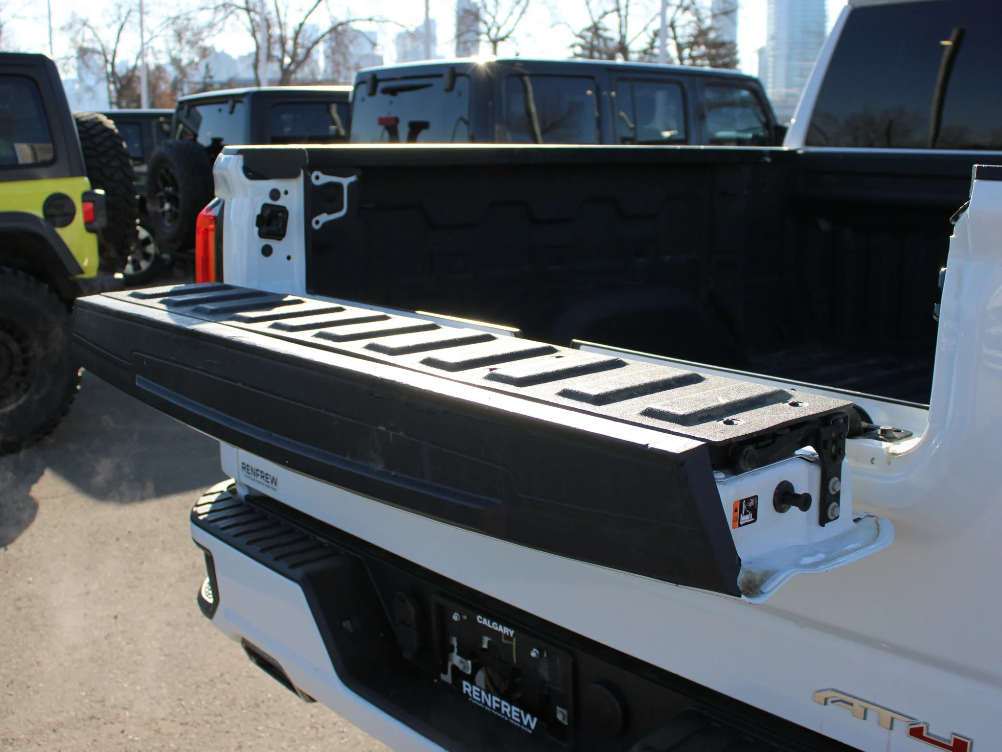 Certified Used 2021 White GMC AT4 * V8 | MultiPro Tailgate | Apple CarPlay | Bedliner | Heated/Vented Seats | Remote Start | 3M image 18