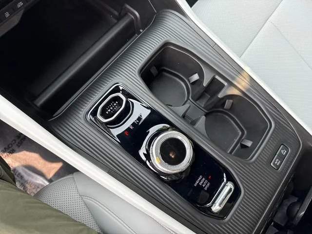 New 2026 Diamond Black Crystal Pearlcoat Jeep Limited image 25
