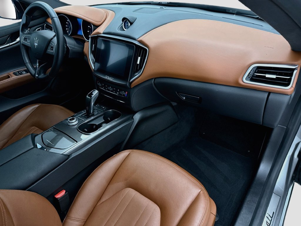 Used 2019 Grey Maserati S image 16