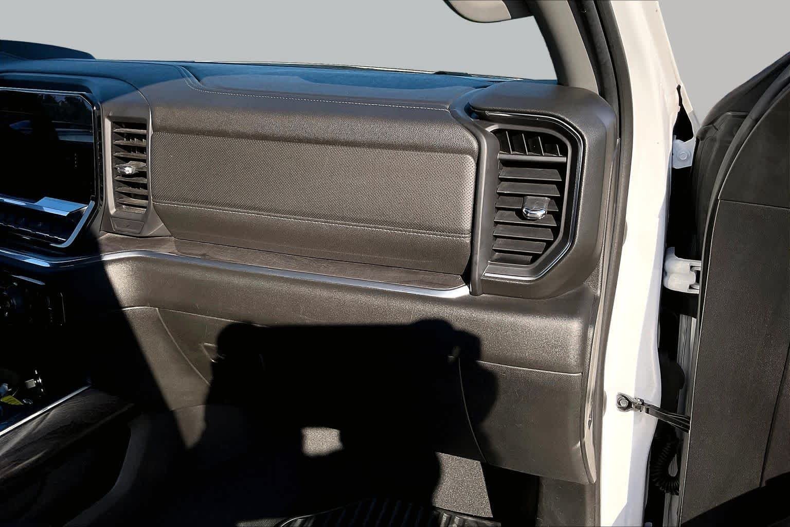 Used 2022 Iridescent Pearl Tricoat Chevrolet LTZ image 19