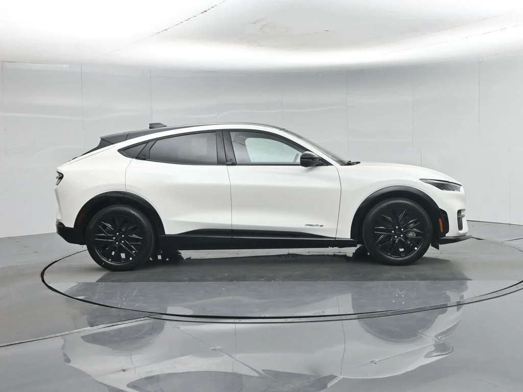 New 2026 Star White Metallic Tri-coat Ford Premium image 25