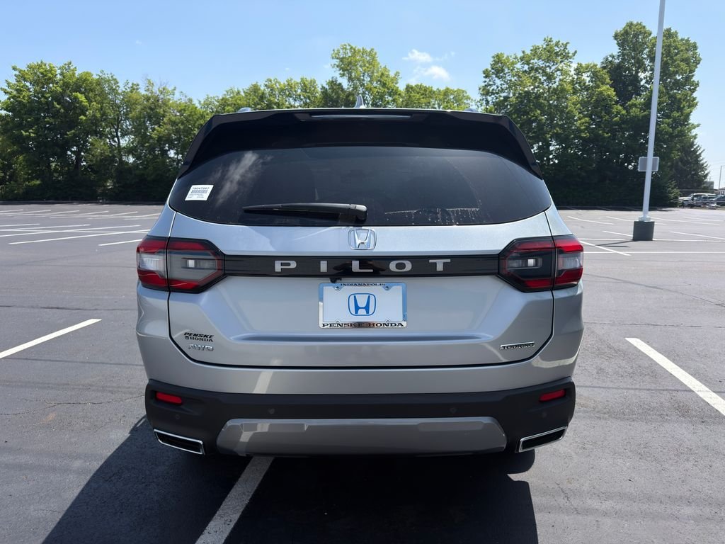 New 2026 Solar Silver Metallic Honda Touring image 4