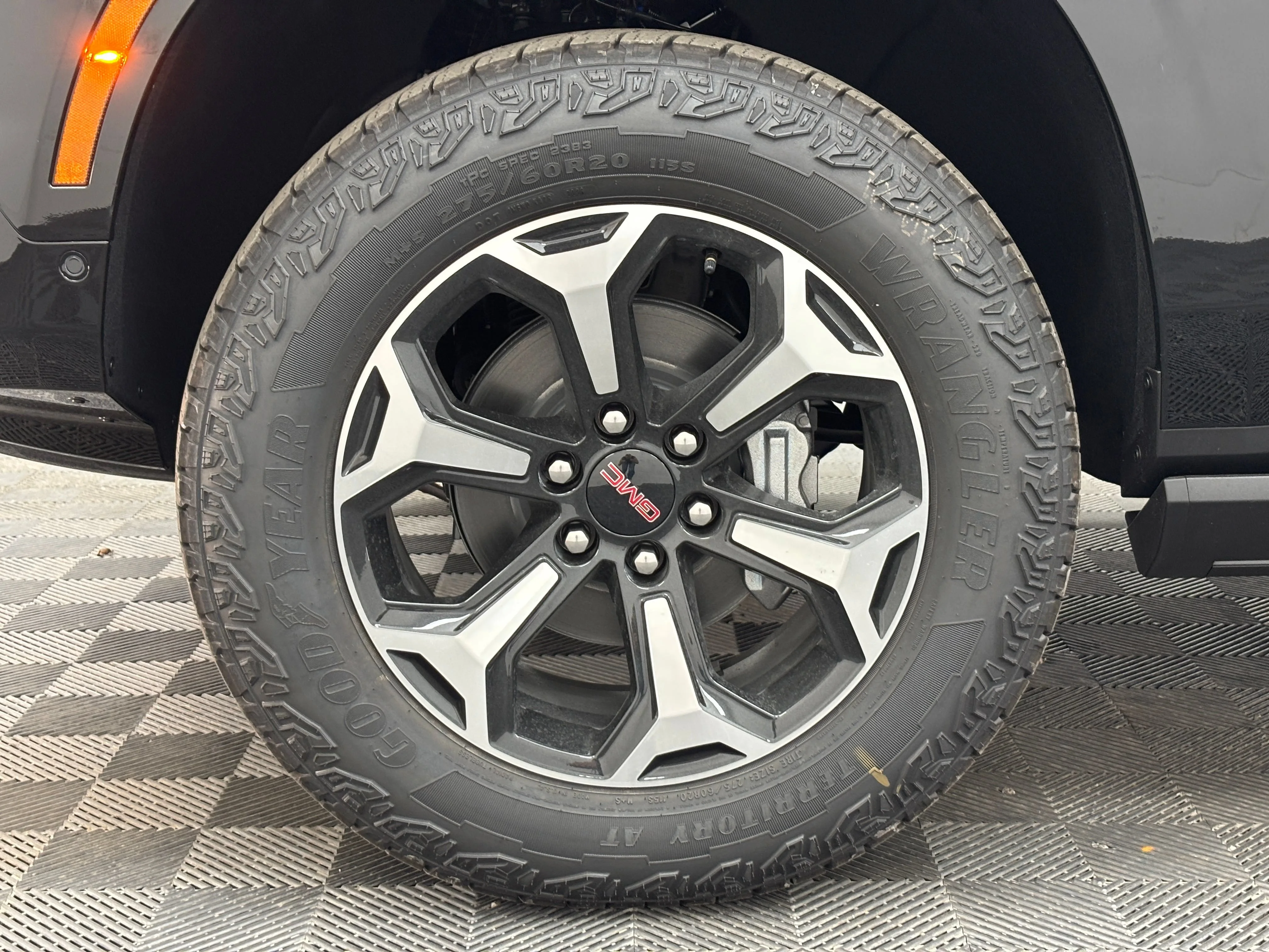 2026 GMC Yukon AT4 - Photo 18
