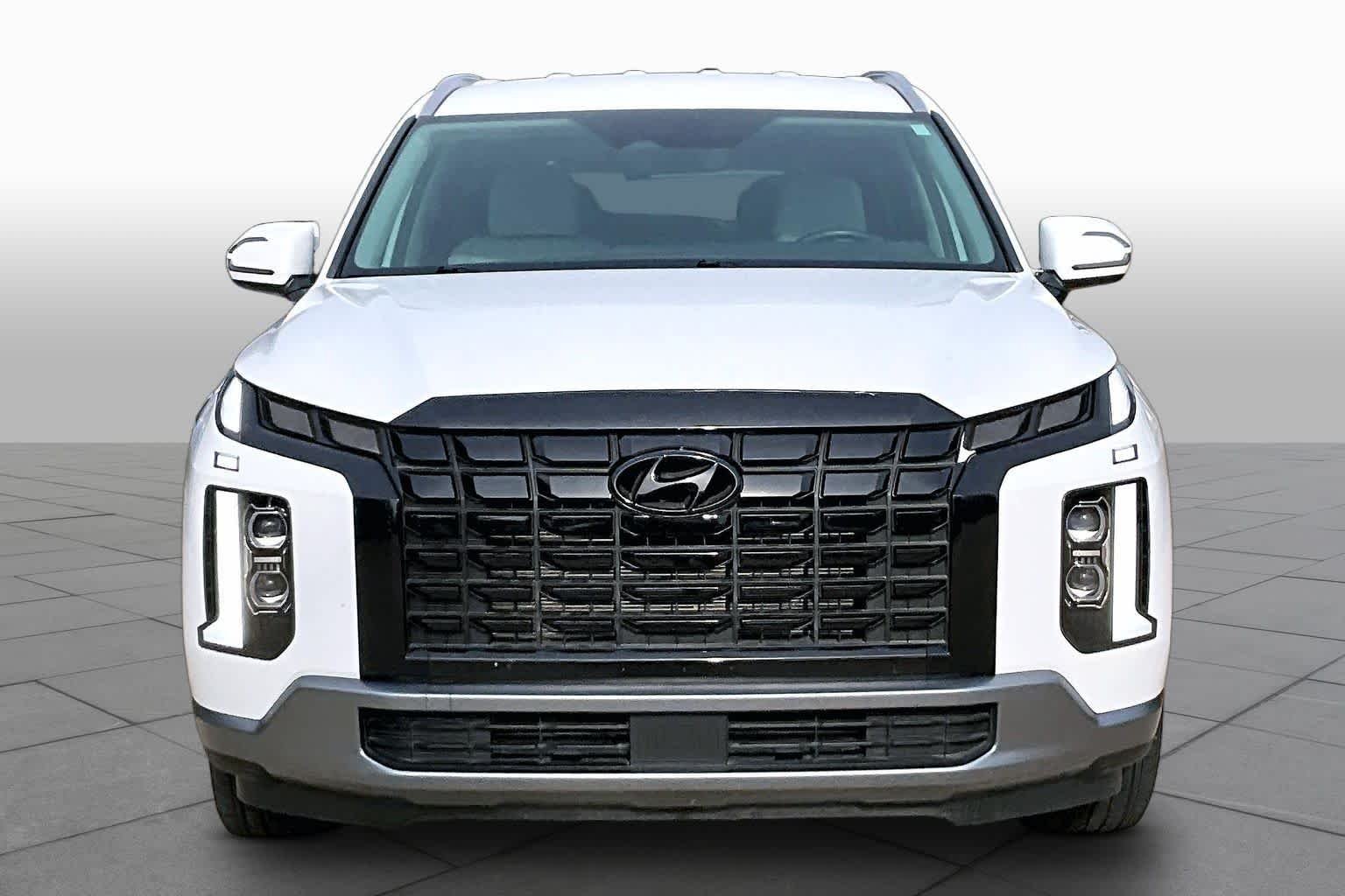 Used 2025 Hyper White Hyundai SEL image 4