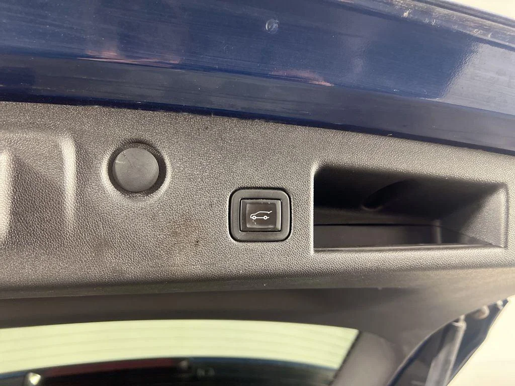 Used 2020 Pacific Blue Metallic Chevrolet LT image 5