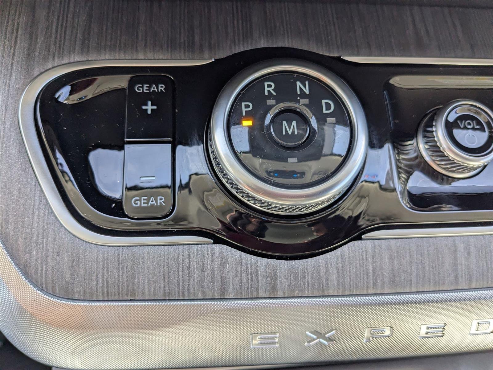 New 2025 Dark Matter Gray Metallic Ford Platinum® MAX image 24