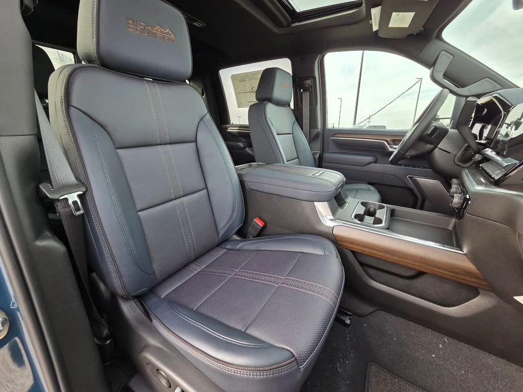 2026 Chevrolet Silverado 3500 HD High Country - Photo 37