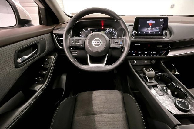 Used 2021 Glacier White Nissan SV image 6