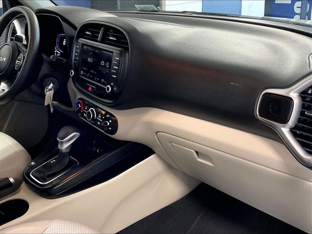 Used 2025 White Kia S image 14