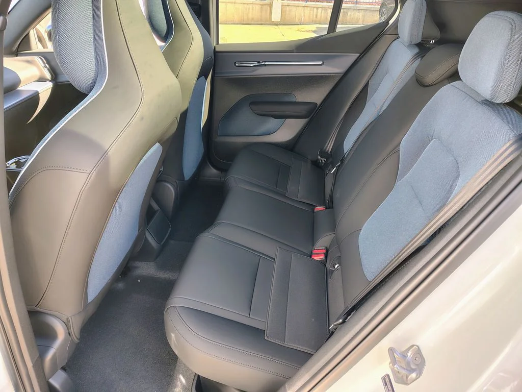 New 2026 Crystal White Volvo Plus image 17