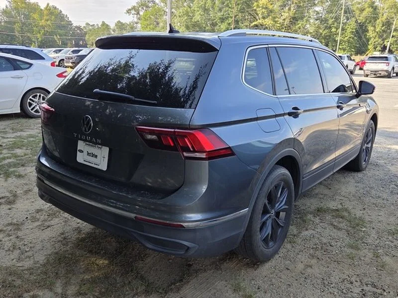 Used 2023 Platinum Gray Metallic Volkswagen SE image 12