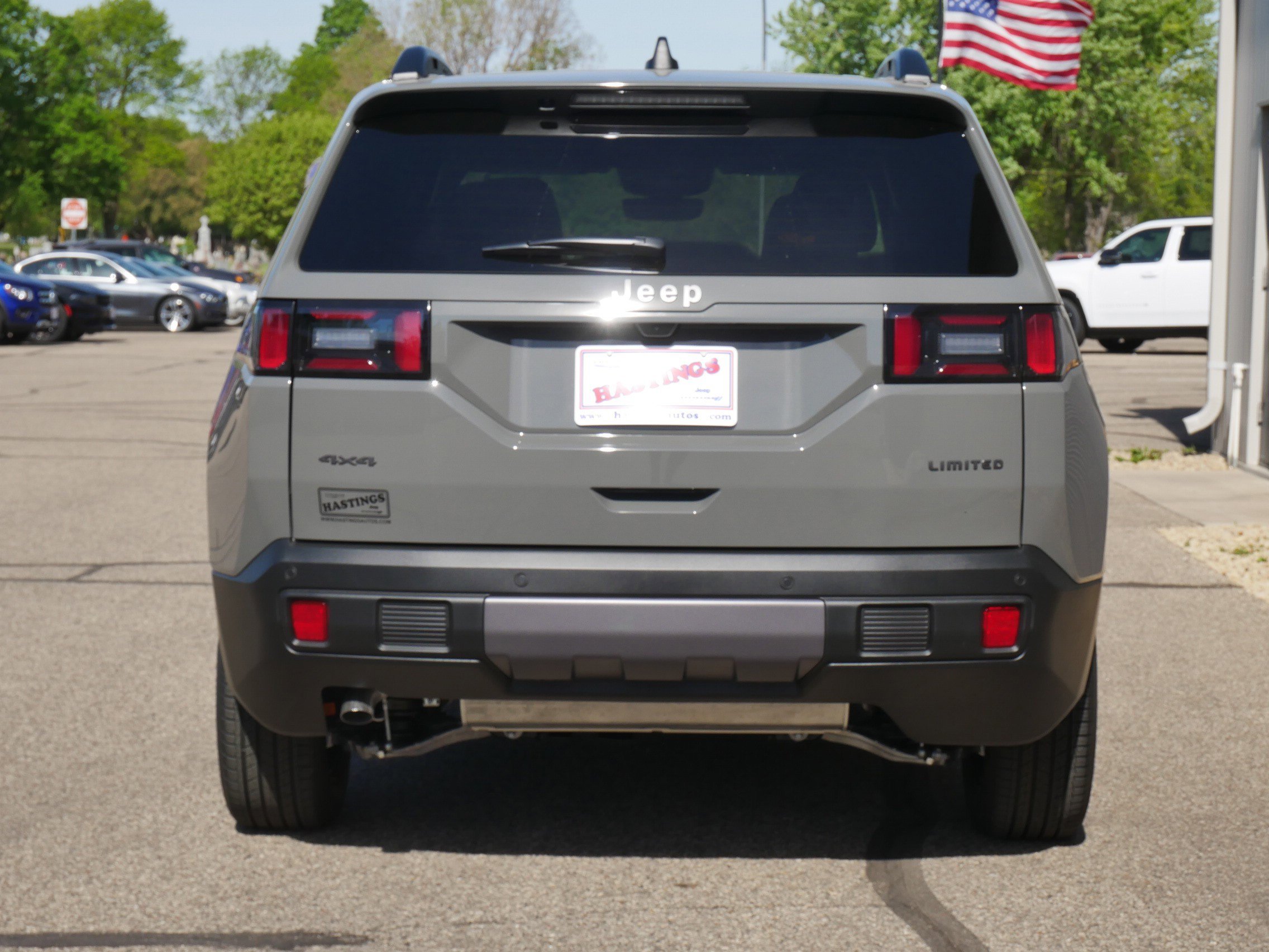 New 2026 Sting-Gray Clear-Coat Exterior Paint Jeep Limited image 4