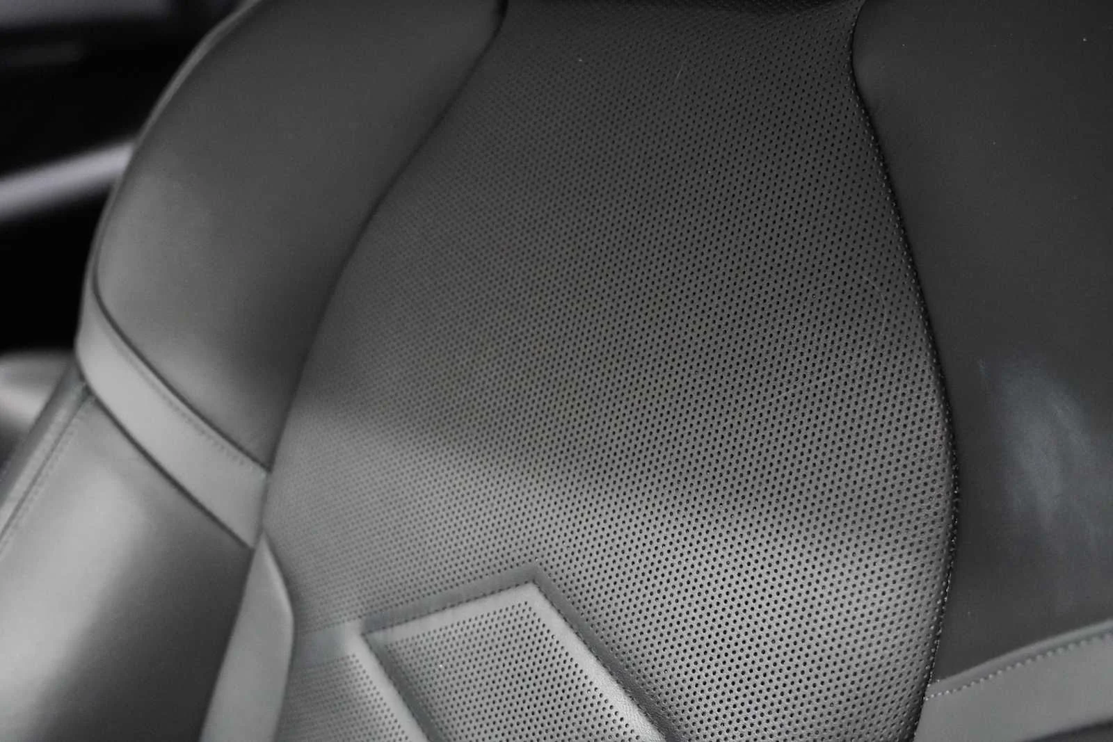 Certified Used 2024 Oxide Grey Met BMW 530i image 12
