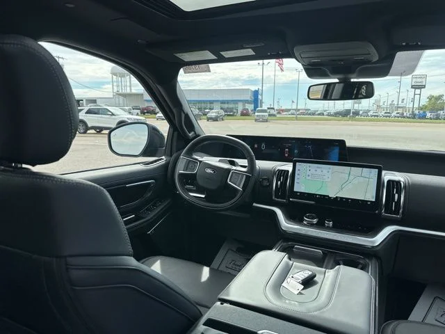 2025 Ford Expedition Platinum - Photo 4