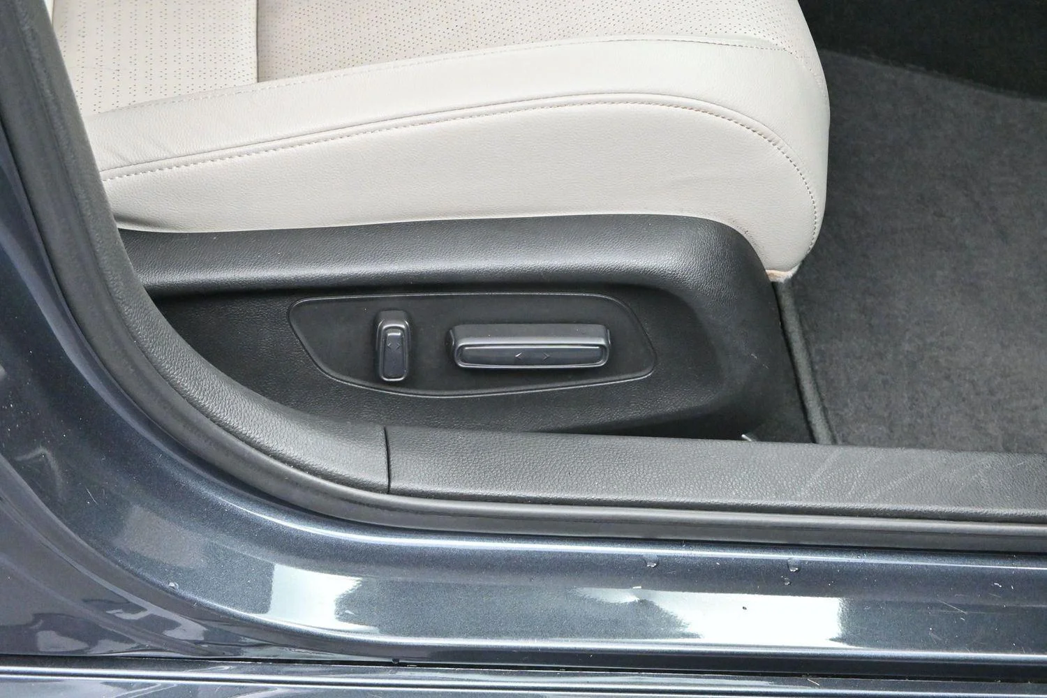 Used 2024 Meteorite Gray Metallic Honda Touring image 33