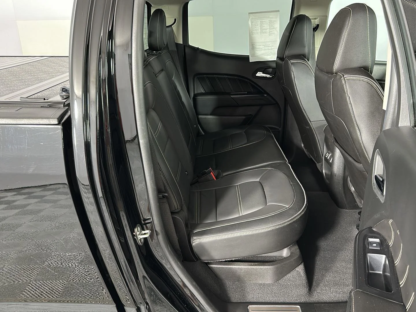 Used 2022 Onyx Black GMC 4WD Denali image 29