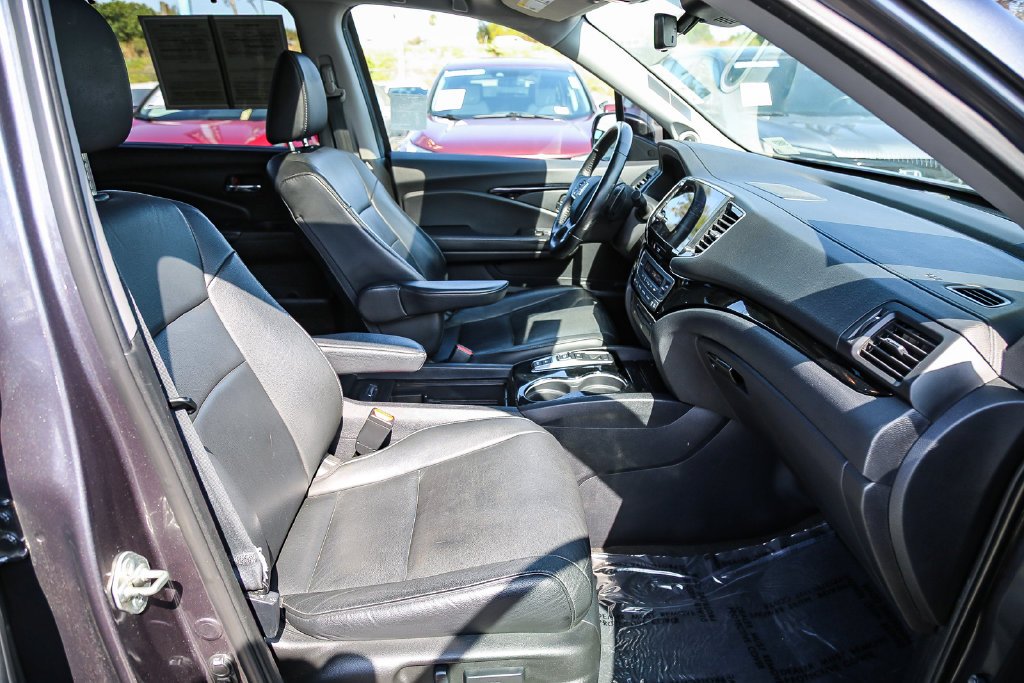 Used 2019 Modern Steel Metallic Honda Touring image 16