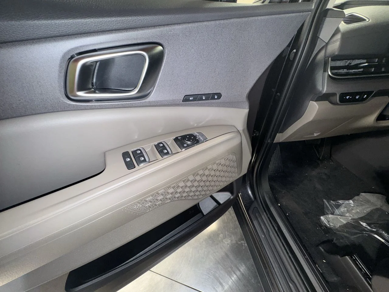 2026 Kia Carnival EX - Photo 17