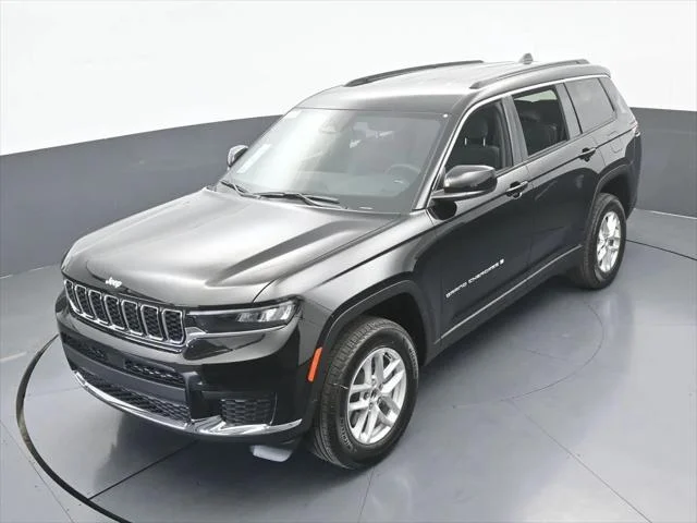New 2026 Diamond Black Crystal Pearl-Coat Exterior Paint Jeep Laredo image 43