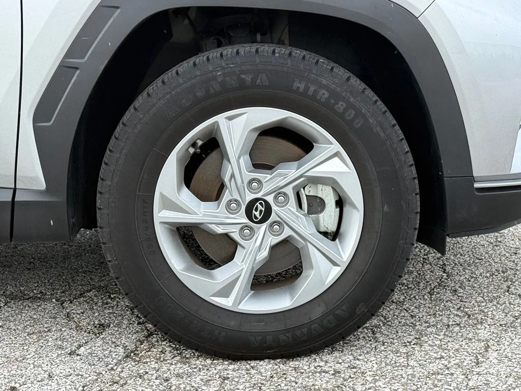 Used 2022 Silver Hyundai SEL image 11