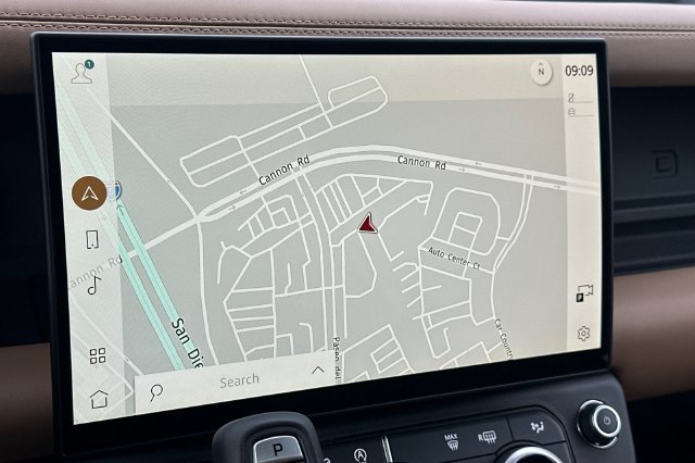 New 2026 Woolstone Green Land Rover X-Dynamic SE image 18