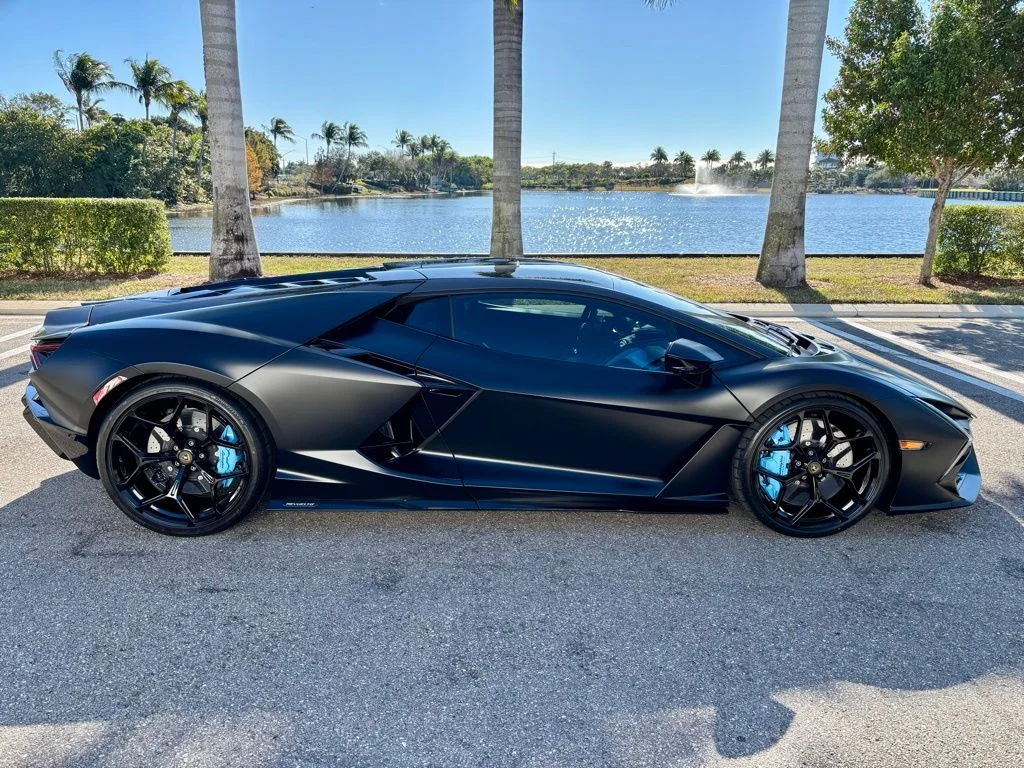 Used 2025 Black Lamborghini  image 5