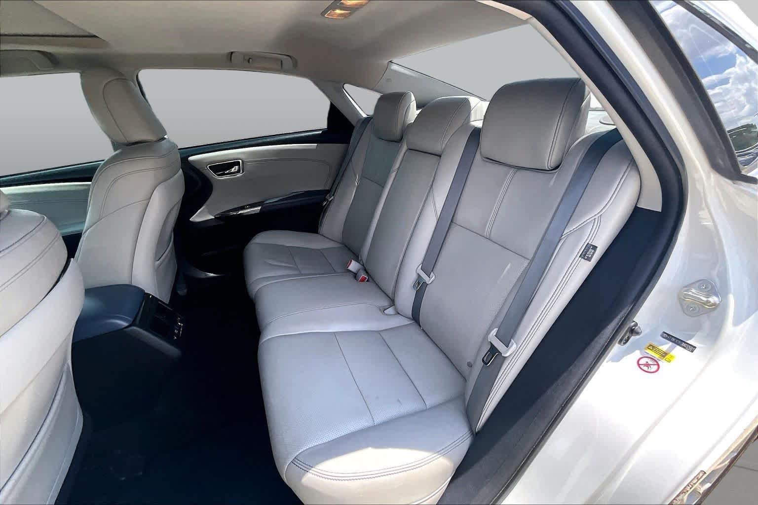 Used 2013 Blizzard Pearl Toyota Limited image 18