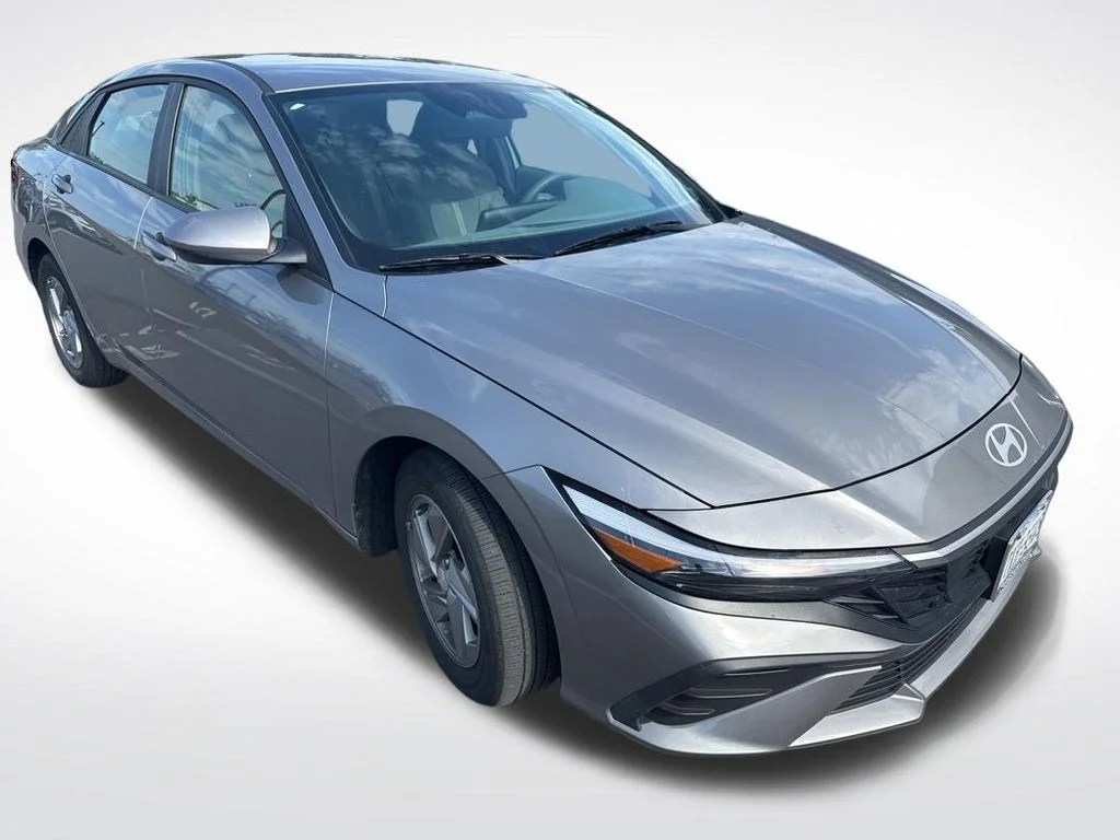 Used 2024 Silver Hyundai SE image 2