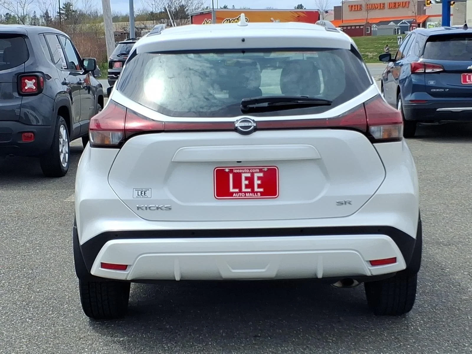 Used 2024 Aspen White Nissan SR image 6