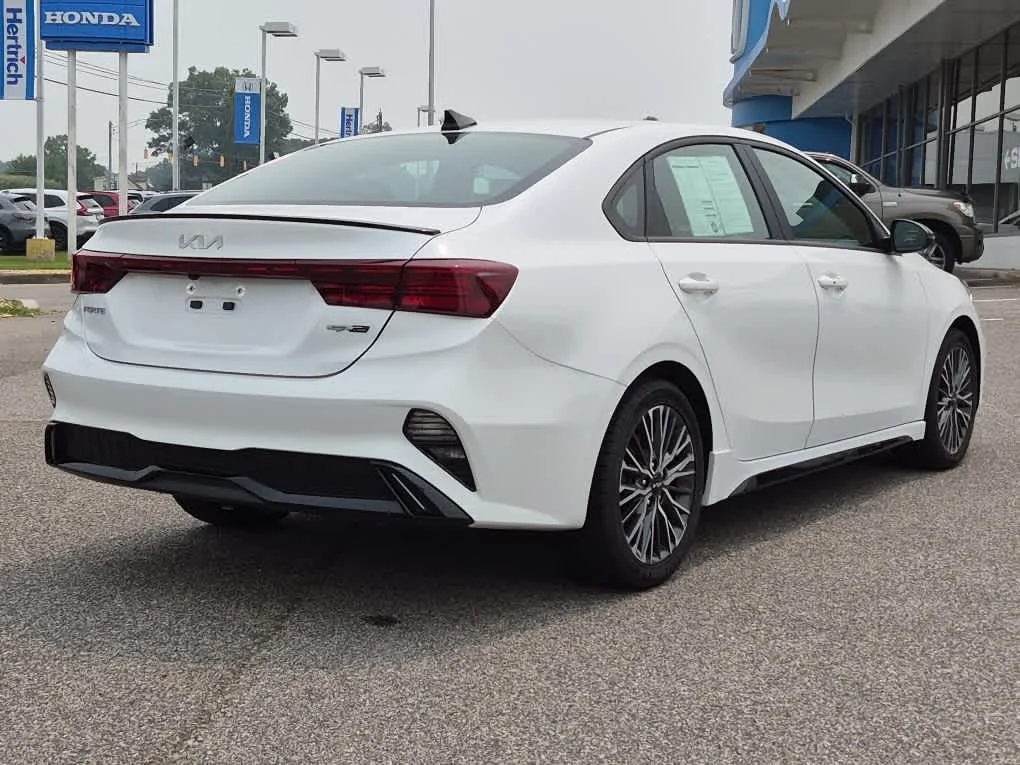 Used 2024 Snow White Pearl Kia GT-Line image 3