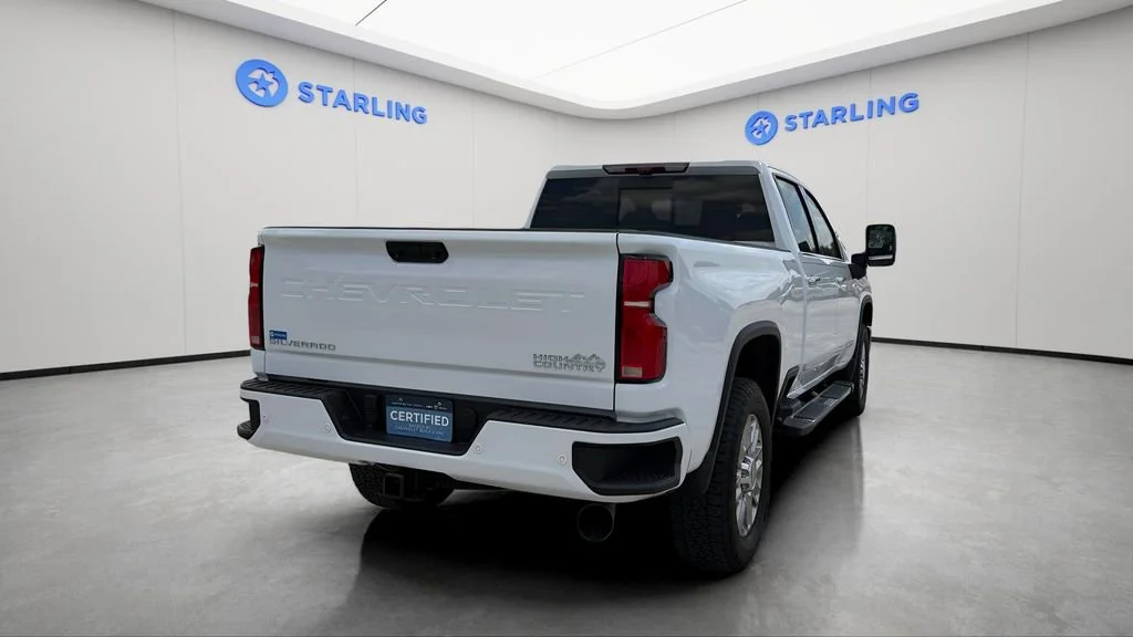 Used 2024 Summit White Chevrolet High Country image 9
