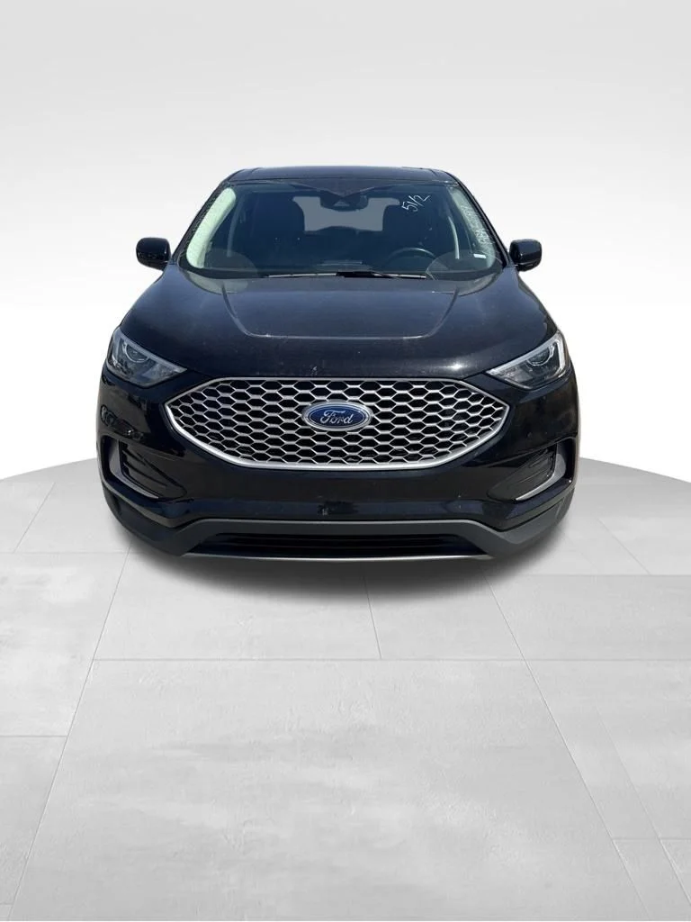 Certified Used 2024 Agate Black Metallic Ford SEL image 3