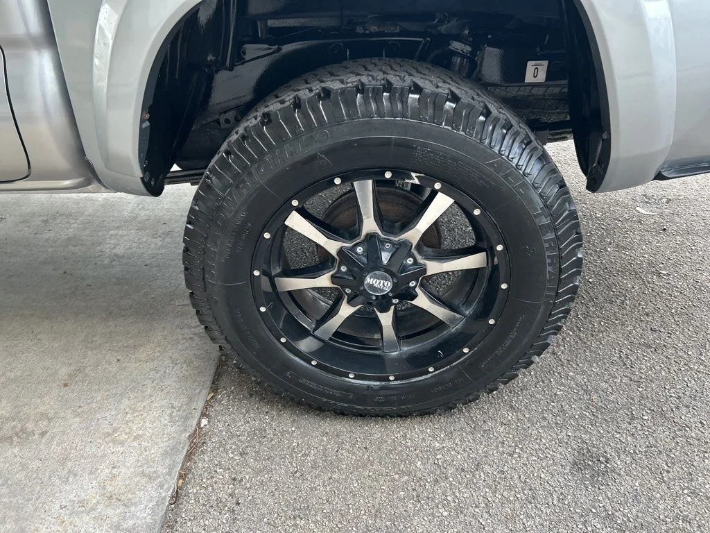 Used 2019 Silver Toyota SR5 image 13