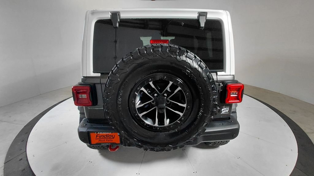 New 2026 Granite Crystal Metallic Clear-Coat Exterior Paint Jeep Rubicon X image 7