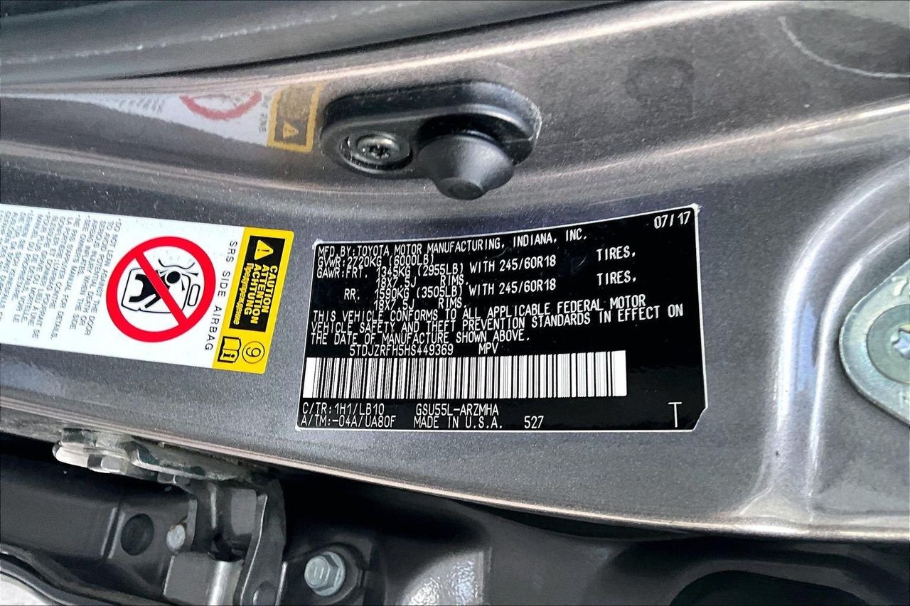 Used 2017 Predawn Gray Mica Toyota XLE image 3