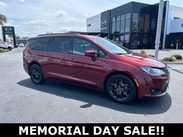 2019 Chrysler Pacifica Touring L Plus's photo