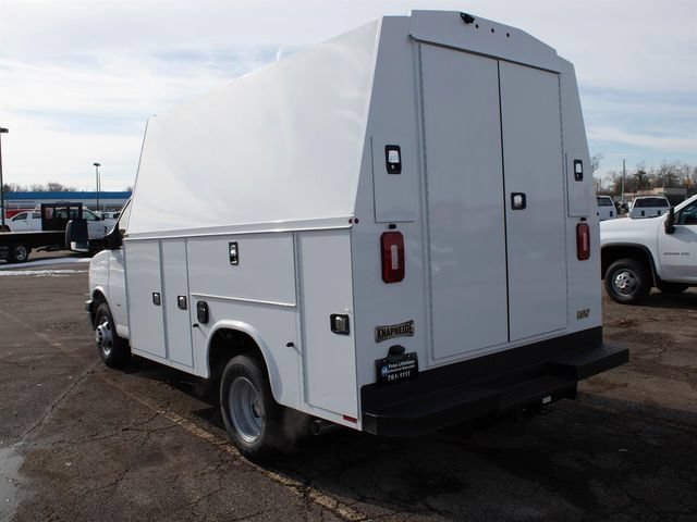 New 2025 Summit White Chevrolet 1WT image 2