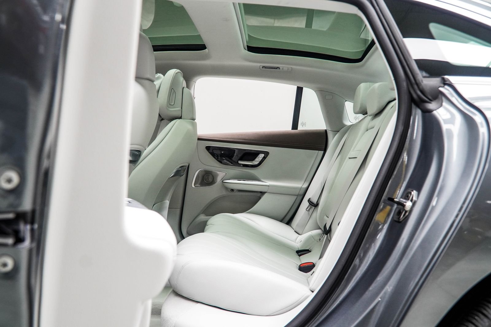Used 2025 Gray Mercedes-Benz 500 Sedan image 38
