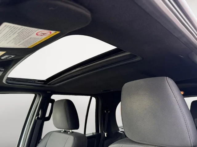 Used 2016 Oxford White Ford XLT image 12