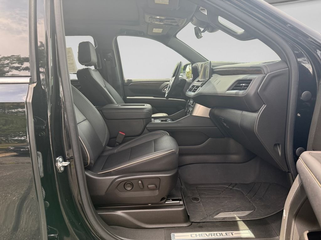 Used 2023 Black Chevrolet Premier image 17