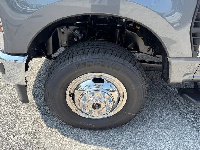 New 2027 Carbonized Gray Metallic Ford F-350® XLT image 33
