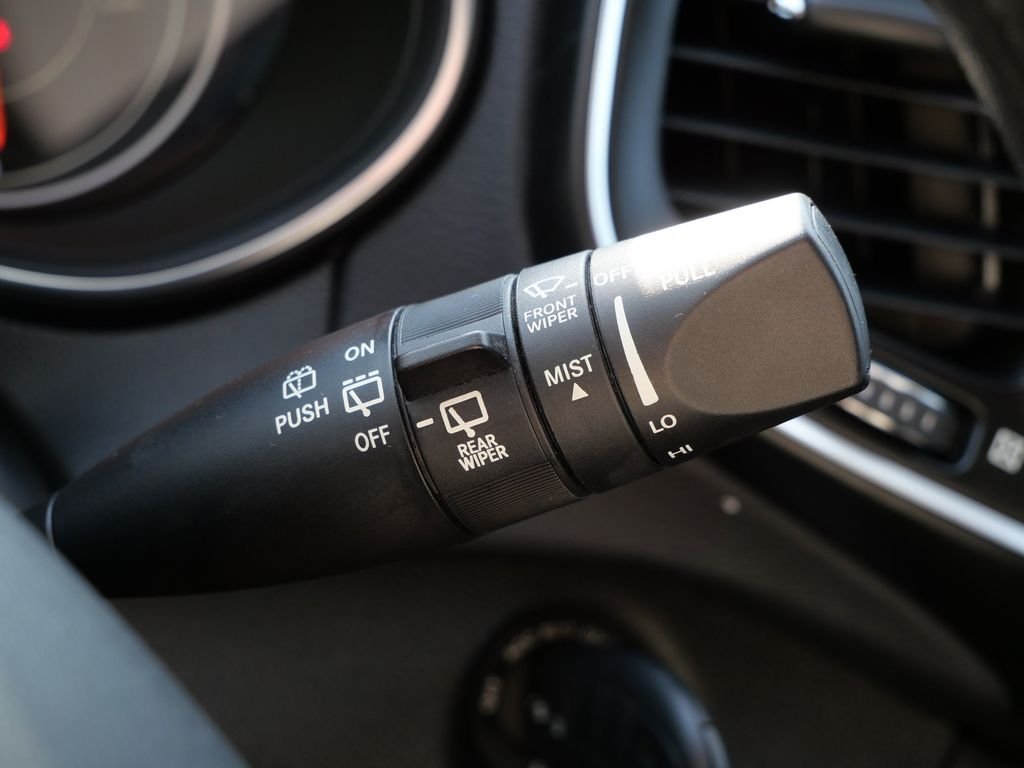 Certified Used 2020 White Jeep Latitude image 26