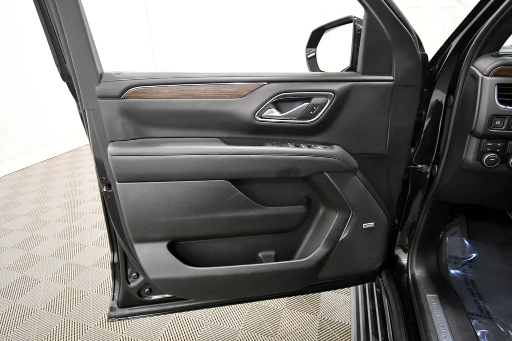 Used 2024  Chevrolet High Country image 13