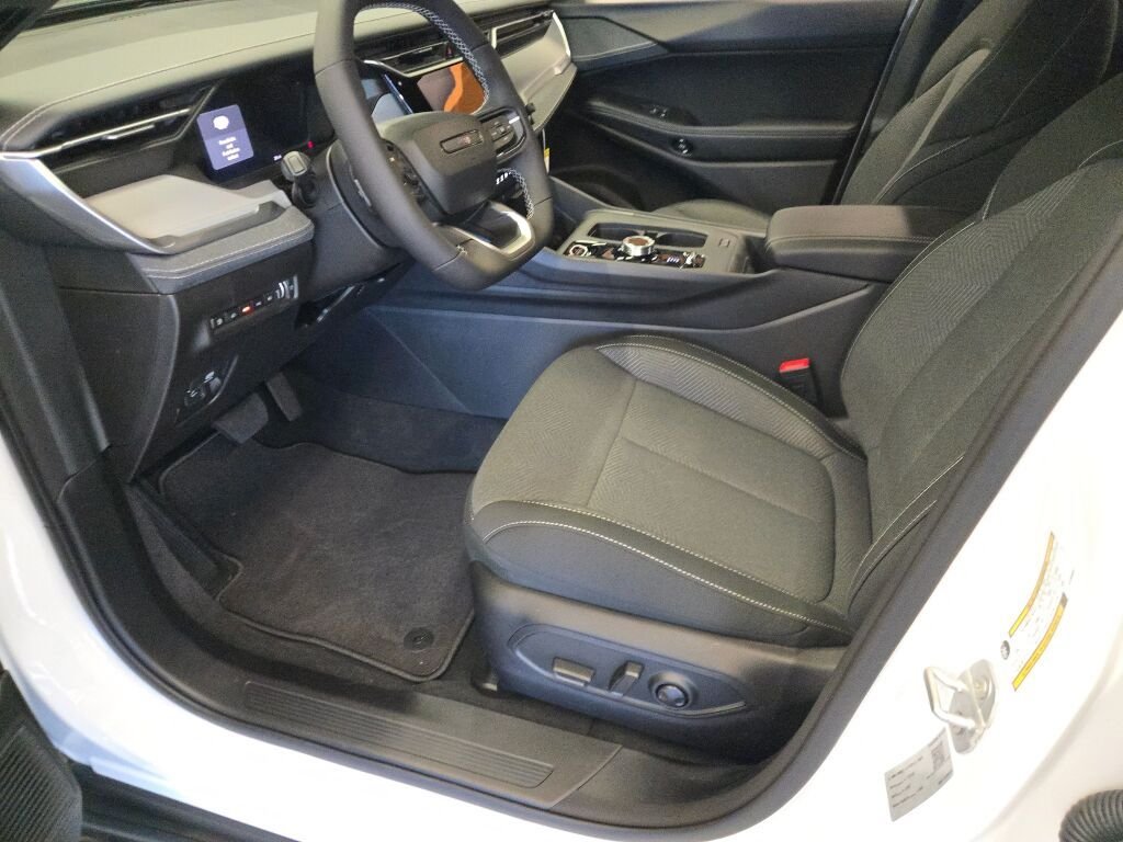 New 2026 Bright White Clear-Coat Exterior Paint Jeep Laredo image 21