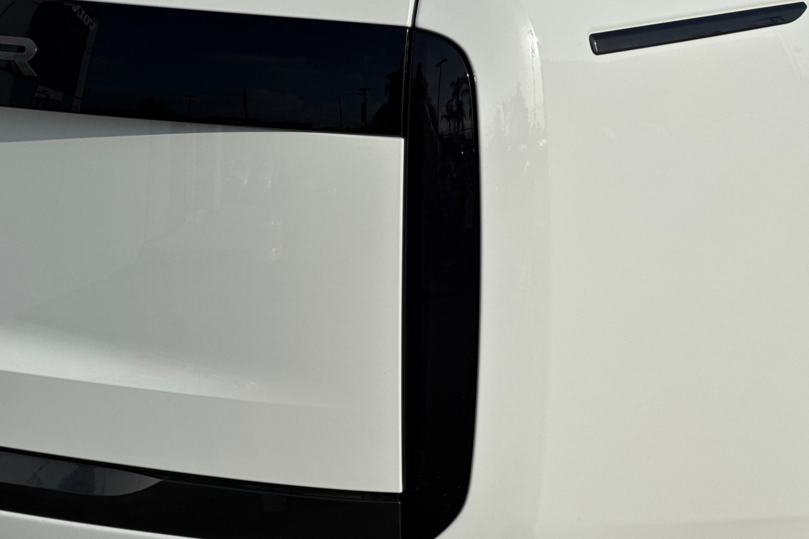 New 2026 Fuji White Land Rover SE image 34