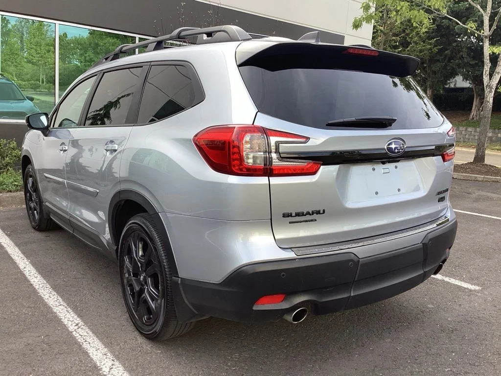 Used 2025 Silver Subaru Onyx Edition Touring image 10