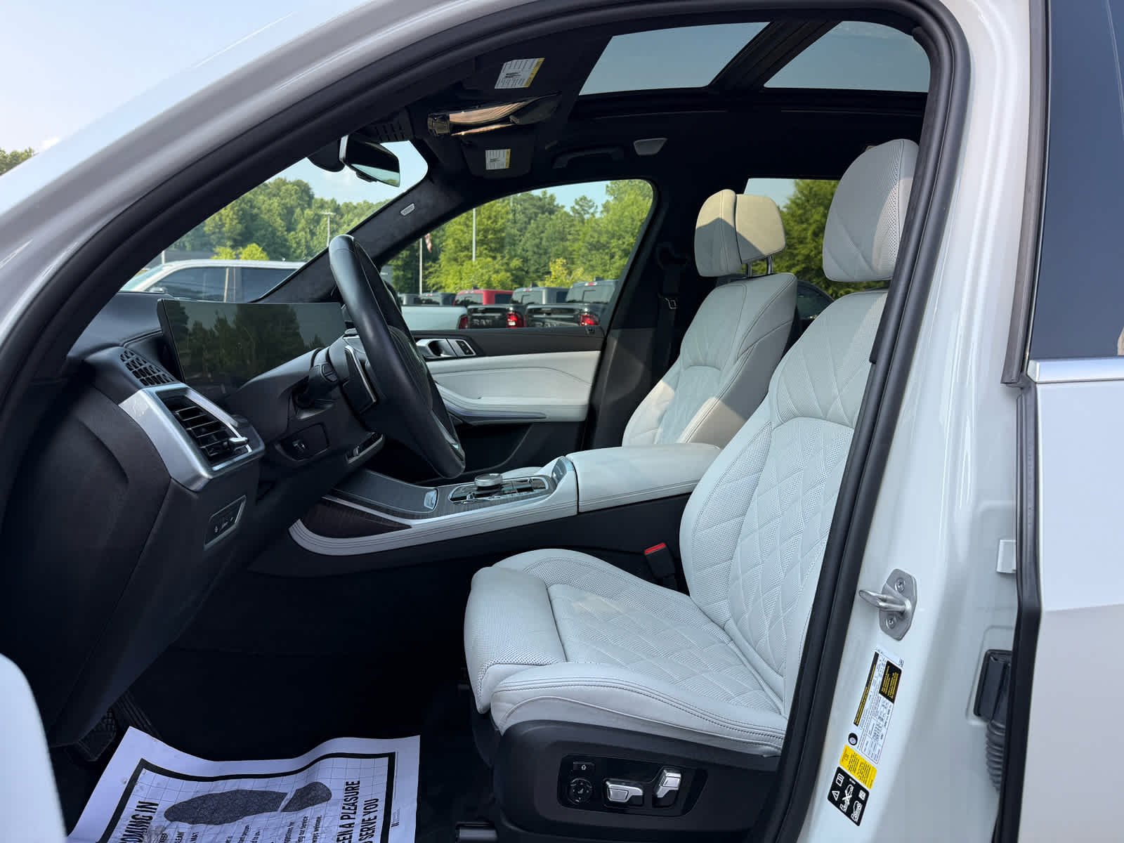 Certified Used 2024 Mineral White Metallic BMW xDrive40i image 11