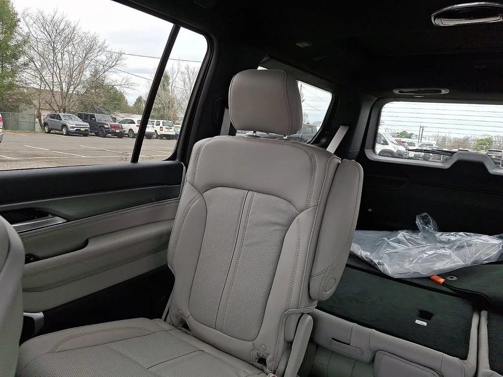 New 2026 High Gloss Black Jeep Limited Altitude image 13