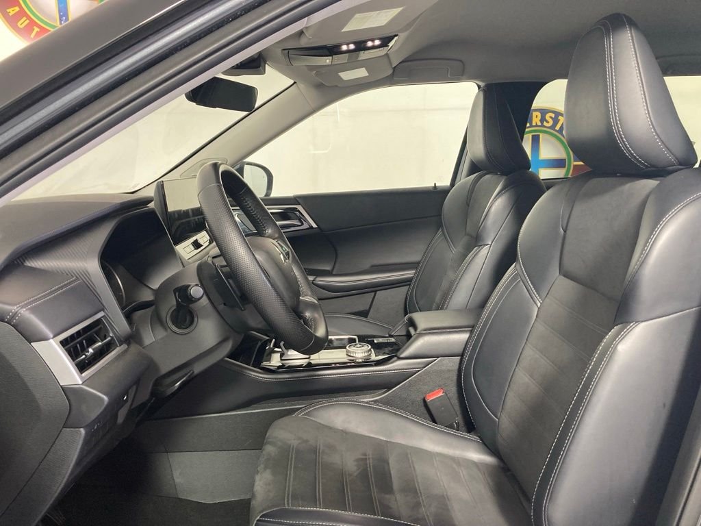 Used 2025 Gray Mitsubishi SE image 9