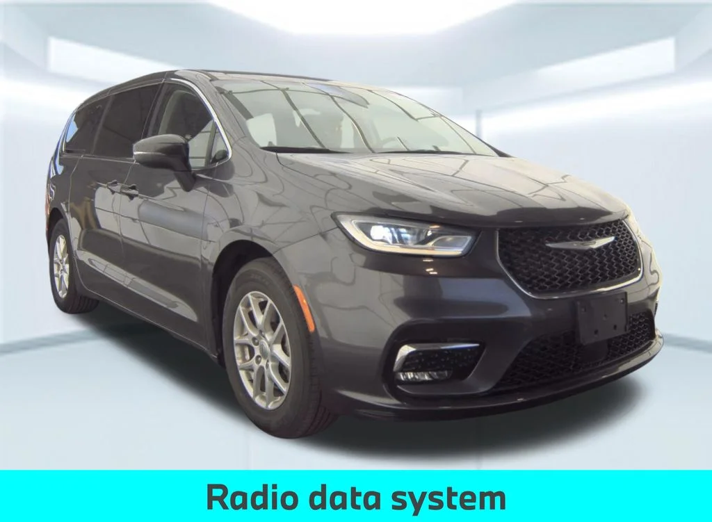Used 2023 Gray Chrysler Touring L image 6